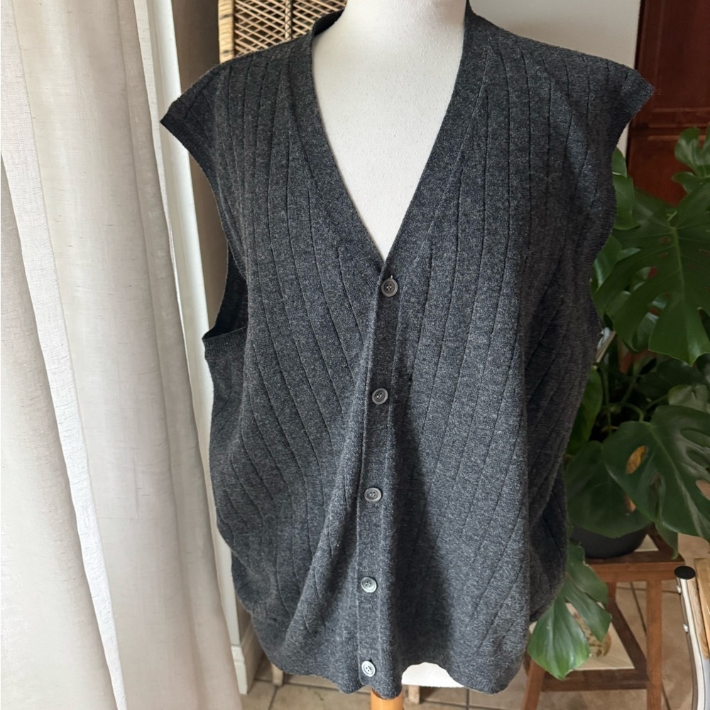 Gray Ribbed Button-Up Vest 100% lambs wool‎